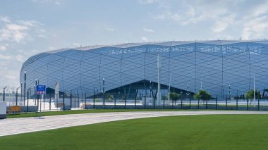 Doha, Katar - 12 Aralık 2023 Eğitim Şehri Stadyumu, Tramvay erişimi olan Education City Gold Club 'un yanında..