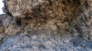 Marneef Mağarası ve Havadeliği, Mughsaii Sahili 'ne yakın ve Salalah' ın batı yakasını ziyaret ederken gidilecek bir yer, Umman..
