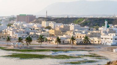 Taqah, salah (12 Aralık 2023), Umman 'ın güneybatısında, Zufar ili' nde, Salalah, Taqah plajı manzaralı bir il ve sahil kasabasıdır..