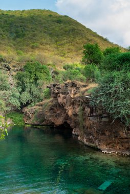 Ain Sahlanout, salalah, Oman Ain Sahlanout Umman Sultanlığı 'nda bulunan pitoresk bir su kaynağı.