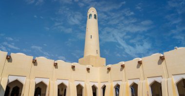 Doha, Katar - 12 Aralık 2023: Katar 'daki en büyük cami, Katar Devleti Büyük Camisi olarak da bilinen İmam Abdul Vahabi