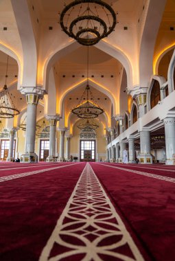 Doha, Katar - 12 Aralık 2023: Katar 'daki en büyük cami, Katar Devleti Büyük Camisi olarak da bilinen İmam Abdul Vahabi