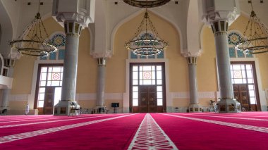 Doha, Katar - 12 Aralık 2023: Katar 'daki en büyük cami, Katar Devleti Büyük Camisi olarak da bilinen İmam Abdul Vahabi