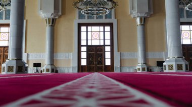 Doha, Katar - 12 Aralık 2023: Katar 'daki en büyük cami, Katar Devleti Büyük Camisi olarak da bilinen İmam Abdul Vahabi
