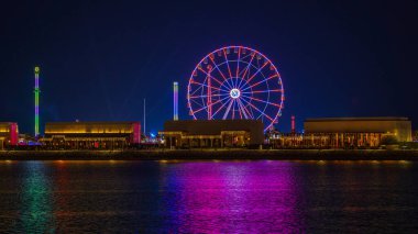 Doha, Katar - 12 Aralık 2023: lusail Winter Wonderland feribot tekerlekleri Lusail Marina bölgesinde