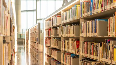 Doha, Katar - 10 Ocak 2024: Katar 'ın ünlü kütüphanesi.