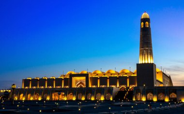 Doha, Katar - 20 Aralık 2023: İmam Abdul Wahab Camii: Katar Devleti Büyük Camisi