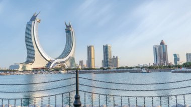 Lusail, Katar... 10 Mart 2024: Arka planda kışın harikalar diyarı ve hilal kulesi olan yeni geliştirilmiş bir Lusail şehri..