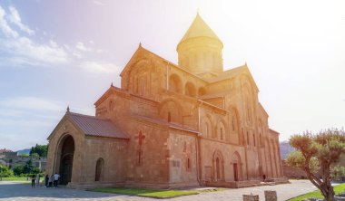 Tiflis, Gürcistan-Haziran 06.2024: Tiflis, Mtskheta, Gürcistan yakınlarındaki Svetitskhoveli Katedrali