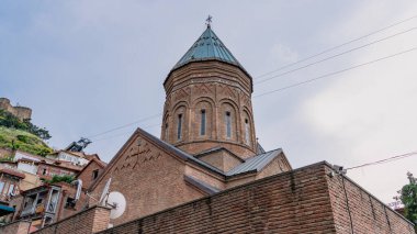 Aziz George Kilisesi, Gürcistan 'ın başkenti Tiflis' te yer alan bir Ermeni kilisesidir. Tiflis 'teki iki işlevsel Ermeni kilisesinden biridir ve Ermeni Havari Kilisesi Gürcistan Piskoposluğu' nun katedralidir..