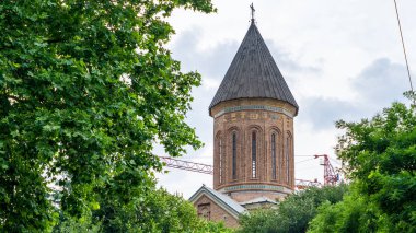 Aziz George Kilisesi, Gürcistan 'ın başkenti Tiflis' te yer alan bir Ermeni kilisesidir. Tiflis 'teki iki işlevsel Ermeni kilisesinden biridir ve Ermeni Havari Kilisesi Gürcistan Piskoposluğu' nun katedralidir..