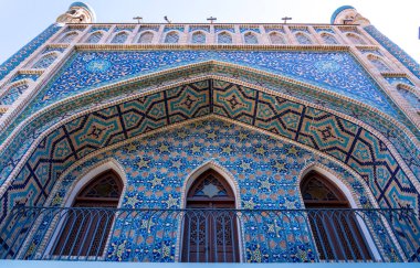 Tiblisi, Gürcistan-Haziran 06.2024::: Tiflis 'in Tiflis Eski Kasabası, Gürcistan' ın Bath Bölgesi 'ndeki sülfürik kaplıcalarda bulunan Orbeliani hamamının güzel cephesi