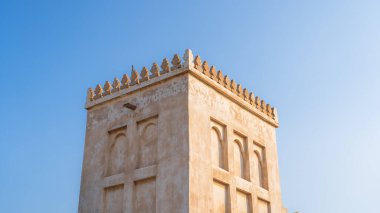 Wakrah, Katar - 21 Ocak 2024: Wakrah souq 'daki eski binalar (Geleneksel Pazar)).