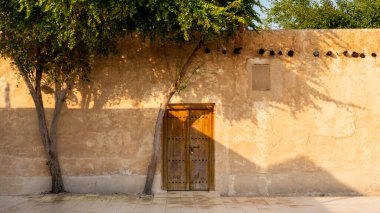 Wakrah, Katar - 21 Ocak 2024: Wakrah souq 'daki eski binalar (Geleneksel Pazar)).