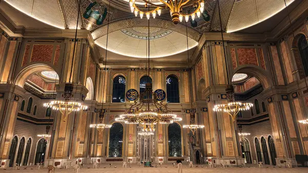 İnci, Doha, Katar - 12 Aralık 2024: Hamad bin Jassim Camii