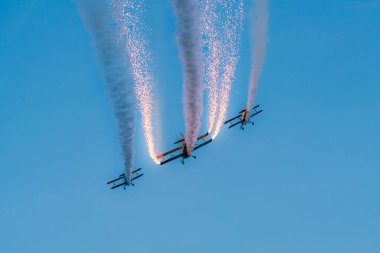 doha, qatar-Haziran 05.2025: Katar 'ın Doha kentinde hava gösterisi. Katar 2025 bayramı boyunca .