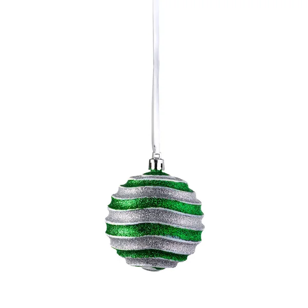 Palla Natale Verde Appesa Isolata Sfondo Bianco Ornamenti Dell Albero — Foto Stock