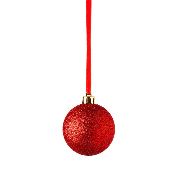 Bola Natal Vermelho Pendurado Isolado Fundo Branco Enfeites Árvore Natal — Fotografia de Stock