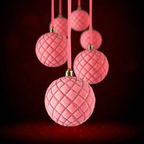 粉色圣诞树天鹅绒饰物挂在复制空间 圣诞玻璃球或塑料球悬挂在抽象的深红色背景之上 — 图库照片