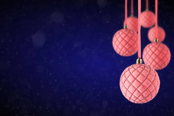 粉色圣诞树天鹅绒饰物挂在复制空间 圣诞玻璃球或塑料球悬挂在抽象的深蓝色背景之上 — 图库照片