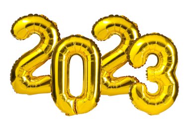 Yeni yıl 2023 kutlaması. Altın folyo renkli balonlar. 2023 balon. İzole edilmiş beyaz arka plan. Parti, tebrik kartı, reklamcılık, yıldönümü..