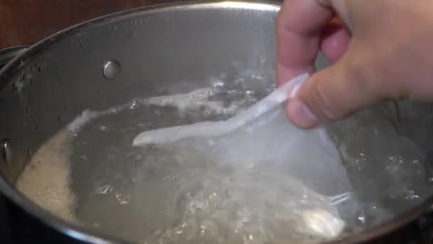Boiling Rice Portion Bag Bag White Cooked Rice Held Hand — Stockvideo