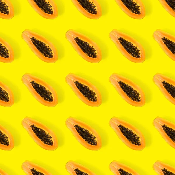 Frische Reife Papaya Mit Nahtlosem Muster Auf Gelbem Hintergrund Tropisch — Stockfoto