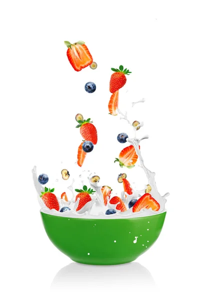 Strawberries Blueberry Raspberry Blackberries Falling Fresh Bowl Cream Healthy Breakfast — Stockfoto