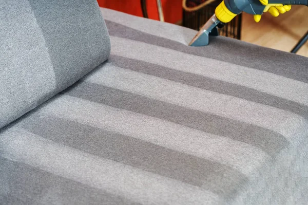 Sofa Voor Nat Schoonmaken Binnen Stofzuigers Voor Textielbanken Professioneel Reinigingsconcept — Stockfoto