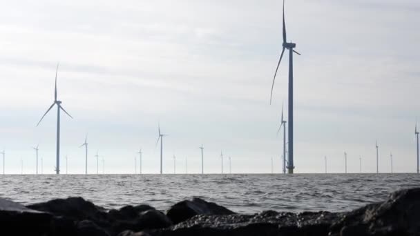 Parque Moinhos Vento Mar Vista Turbinas Moinho Vento Gerando Energia — Vídeo de Stock