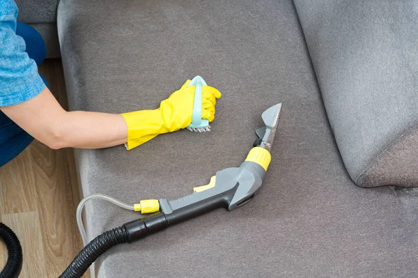 Tekstylna Sofa Chemicznego Czyszczenia Profesjonalnie Metody Ekstrakcji Meble Tapicerowane Sprzątanie — Zdjęcie stockowe