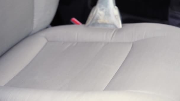 掃除機と車のフロントテキスタイルシートを真空掃除機 掃除の仕事 Minivan — ストック動画