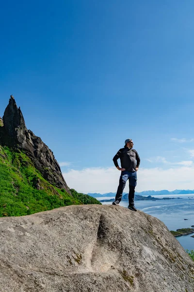 Uomo Avventuriero Norvegia Viaggio Concetto Stile Vita Escursionistico Vacanze Estive — Foto Stock
