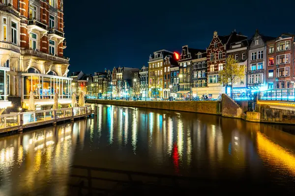 Verlichte Grachten Riviergeneugten Amsterdam Verkennen Het Donker Boeiende Stadsgezicht Van — Stockfoto