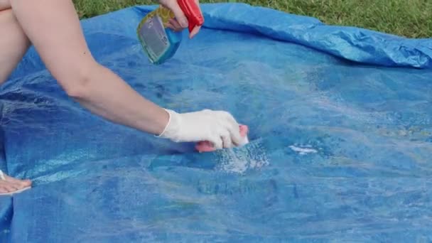 Cleaning Pvc Inflatable Swimming Pool Cleaning Dirty Empty Pool Algae — Stock Video