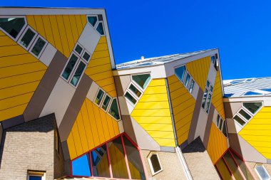 Görkemli Kentsel Arazi, Rotterdam 'daki Canlı Sarı Küp Evleri, Hollanda' daki Modern Mimari Marvel ve Turist Çekimi