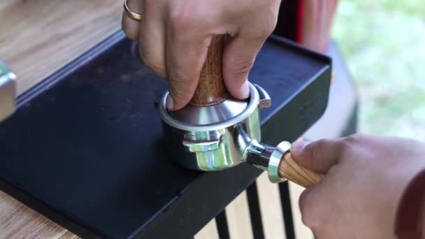Barista Cafe Het Maken Van Koffie Voorbereiding Buiten Evenement Concept — Stockvideo