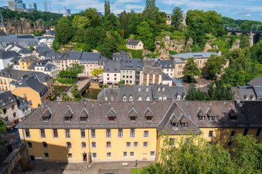 Eski Lüksemburg kenti UNESCO 'nun Dünya Mirası Alanıdır ve dar sokakları, tarihi binaları ve etrafındaki kırsal manzaralarla ünlüdür..
