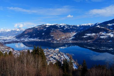 Zell am See, Avusturya nefes kesici manzaralar, heyecan verici açık hava aktiviteleri ve büyüleyici bir atmosfer sunan, her türlü gezgin için ideal bir yer haline getiren pitoresk bir kasaba..