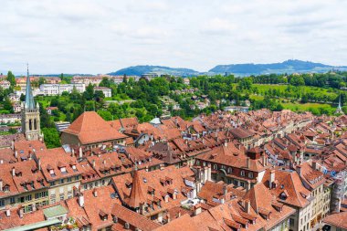 Eski Bern kenti UNESCO 'nun Dünya Mirası Alanıdır ve iyi korunmuş ortaçağ mimarisi ile tanınır. Şehir ayrıca birçok müze, sanat galerisi ve mağazaya da ev sahipliği yapmaktadır..