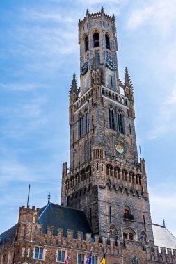 Bruges Çanı 'nı keşfedin. Brugge, Belçika' da bulunan çarpıcı bir ortaçağ kulesi. Benzersiz mimarisi ve tarihi önemi onu görülmesi gereken bir simge haline getiriyor..