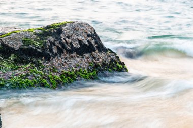 Rio de Janeiro Brezilya 'daki Red Beach Urca' da suda taş var..