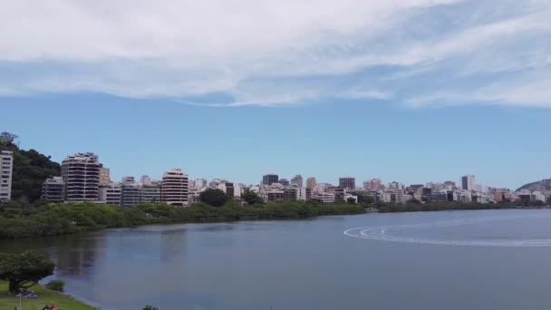 リオデジャネイロの美しい晴れた日にロドリゴ フリータス ラグーンの景色 — ストック動画