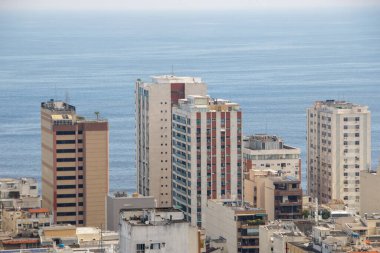 Brezilya, Rio de Janeiro 'da bir binanın penceresinden Ipanema mahallesi görüldü..