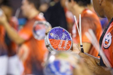 Akademicos de Vigario Geral samba okulu davulları - 28 Ocak 2023: Rio de Janeiro 'daki karnaval geçitlerinden önce Samba okulu provası.