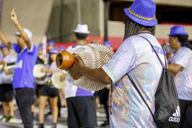 Samba okulu Arranco do Engenho de Dentro 'nun teknik provası Rio de Janeiro, Brezilya - 21 Ocak 2023: Samba okulu Arranco do Engenho de Dentro' nun davulları, Rio de Janeiro Marques de Sapucai 'de.