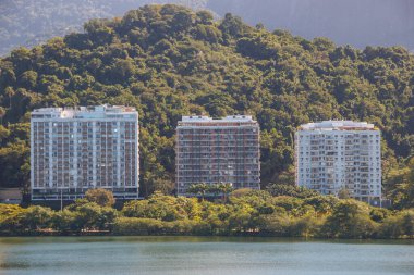 Rio de Janeiro Brezilya 'daki Rodrigo de Freitas lagününün manzarası.