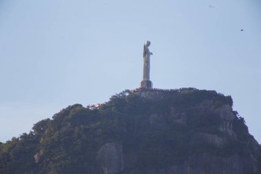 Kurtarıcı İsa Rio de Janeiro, Brezilya - 24 Şubat 2023: Kurtarıcı İsa Heykeli Rio de Janeiro 'daki Lagoon bölgesinden görüldü.