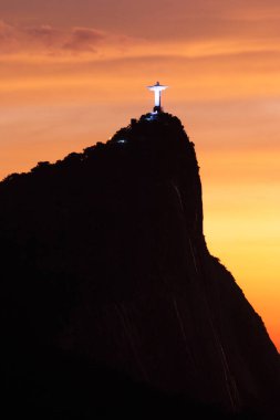 Kurtarıcı İsa Rio de Janeiro, Brezilya - 26 Şubat 2023: Kurtarıcı İsa heykeli Rio de Janeiro 'daki Çin görüşünün tepesinden görüldü.