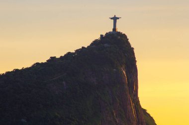Kurtarıcı İsa Rio de Janeiro, Brezilya - 26 Şubat 2023: Kurtarıcı İsa heykeli Rio de Janeiro 'daki Çin görüşünün tepesinden görüldü.
